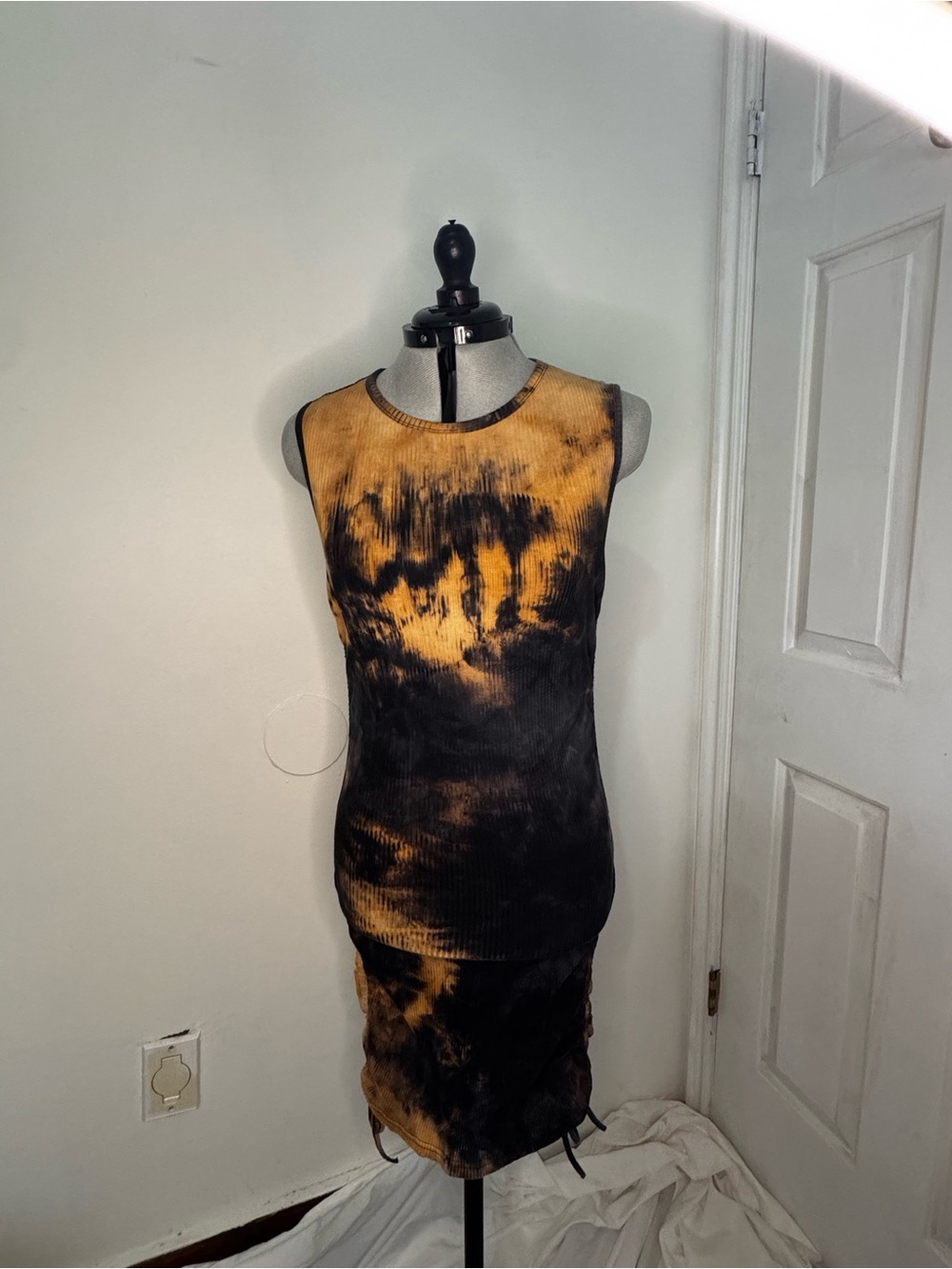 Sleeveless Tie-Dye Ribbed Bodycon Dress in Black & Gold